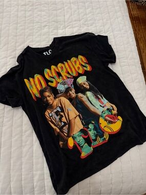 TLC 'No Scrubs' Graphic Oversized Tee - Black